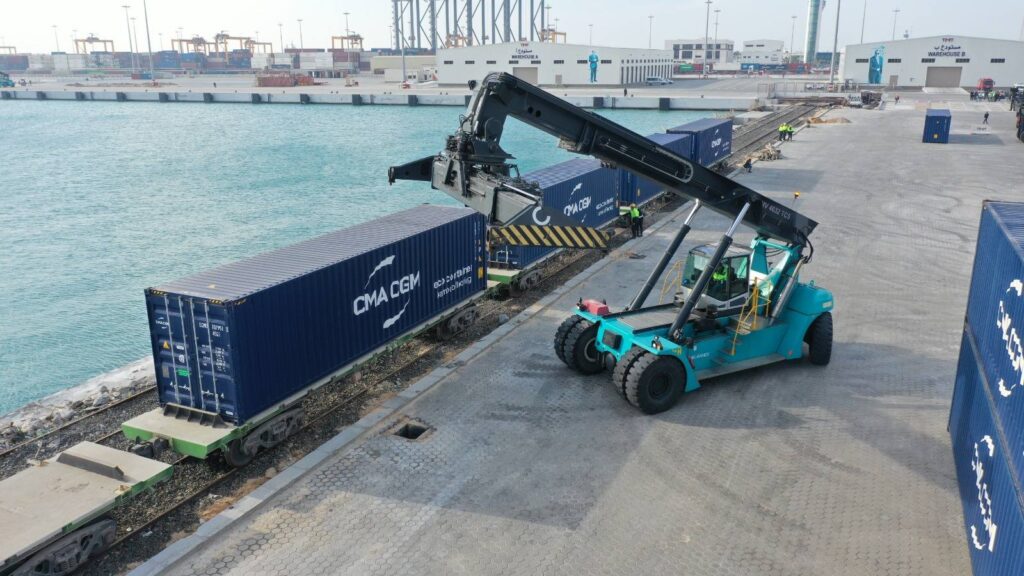 محطة “قوص” اللوجستية: نقطة التلاقي بين سرعة “الفيكترون” وشبكة النقل المتكاملة