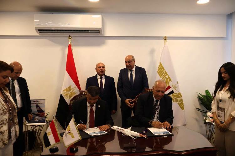 خطوة نحو النقل متعدد الوسائط: الأنفاق و”إيركايرو” توقعان بروتوكولاً للربط بين القطار الكهربائي السريع والطيران.